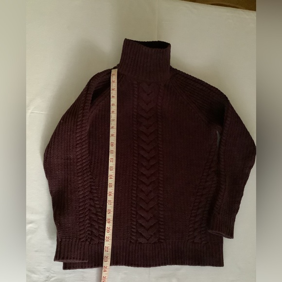 Lululemon Athletica | Bring the Cozy Turtleneck | Size 4 - Picture 5 of 9